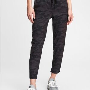 GapFit Recycled Runaround Joggers